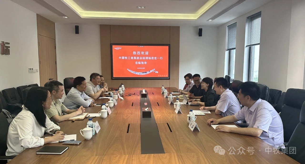 中牧集团总经理杨君宏一行到访光明校餐洽谈合作